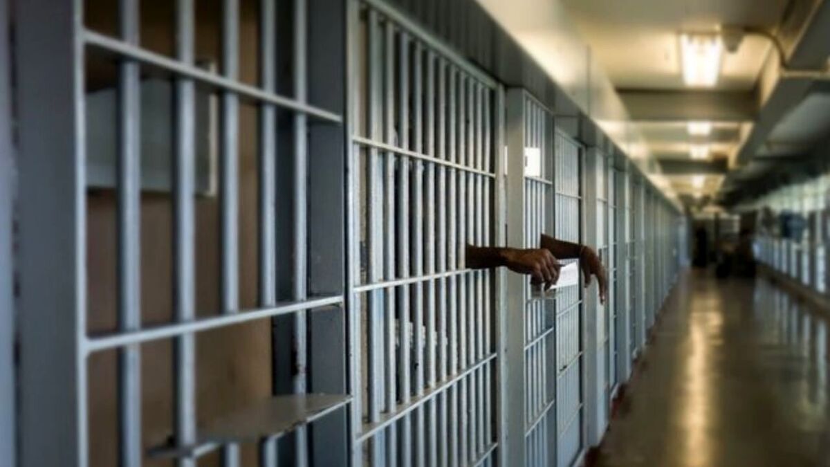 انتقال یک زندانی ایرانی از کویت به کشور