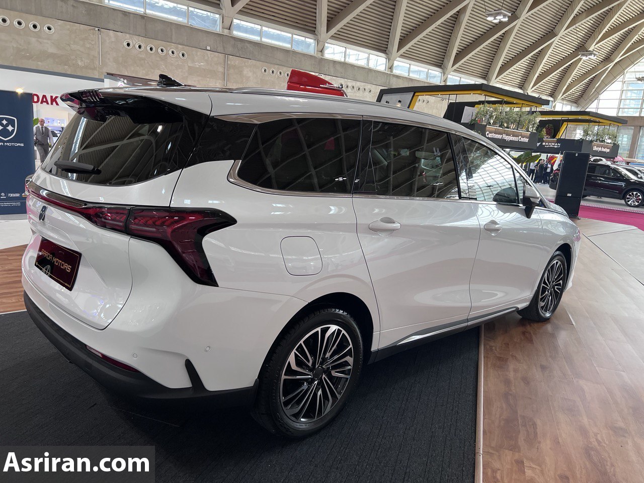 نگاهی به سوبا M4 یک 7 نفره لوکس، محصولی از خودروسازی فردا (+عکس)