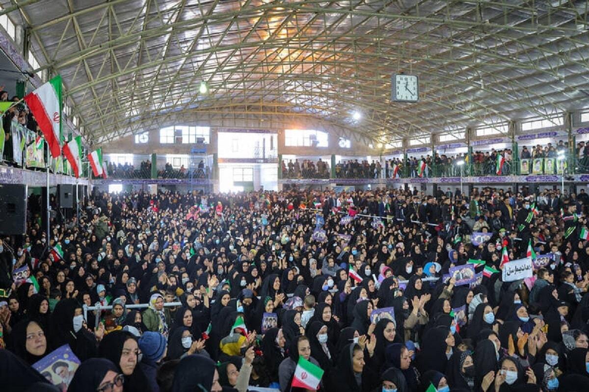 ببینید | استقبال مردم خاتم یزد از رئیس جمهور