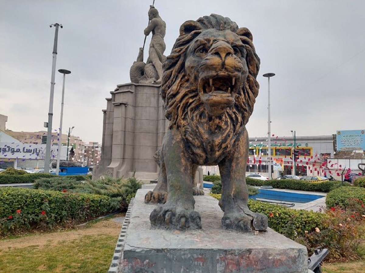 مجسمه‌های میدان حر هم دو رنگ شدند؟ / واکنش سازمان زیباسازی / سرنوشت نامعلوم مجسمه‌ فردوسی