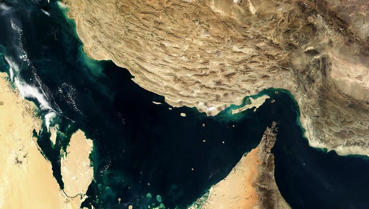 نام خلیج فارس (به زبان های مختلف) در کدام اسناد آمده است؟