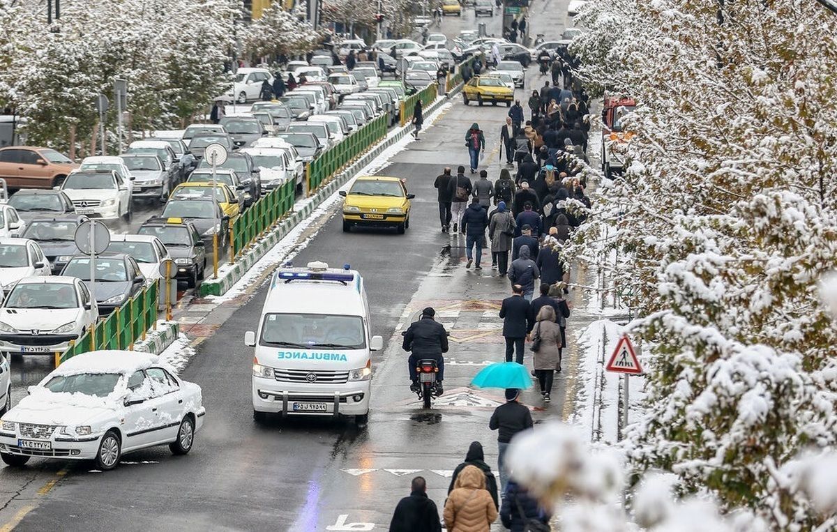 بارش برف مسیرهای بزرگراهی تهران را قفل کرد