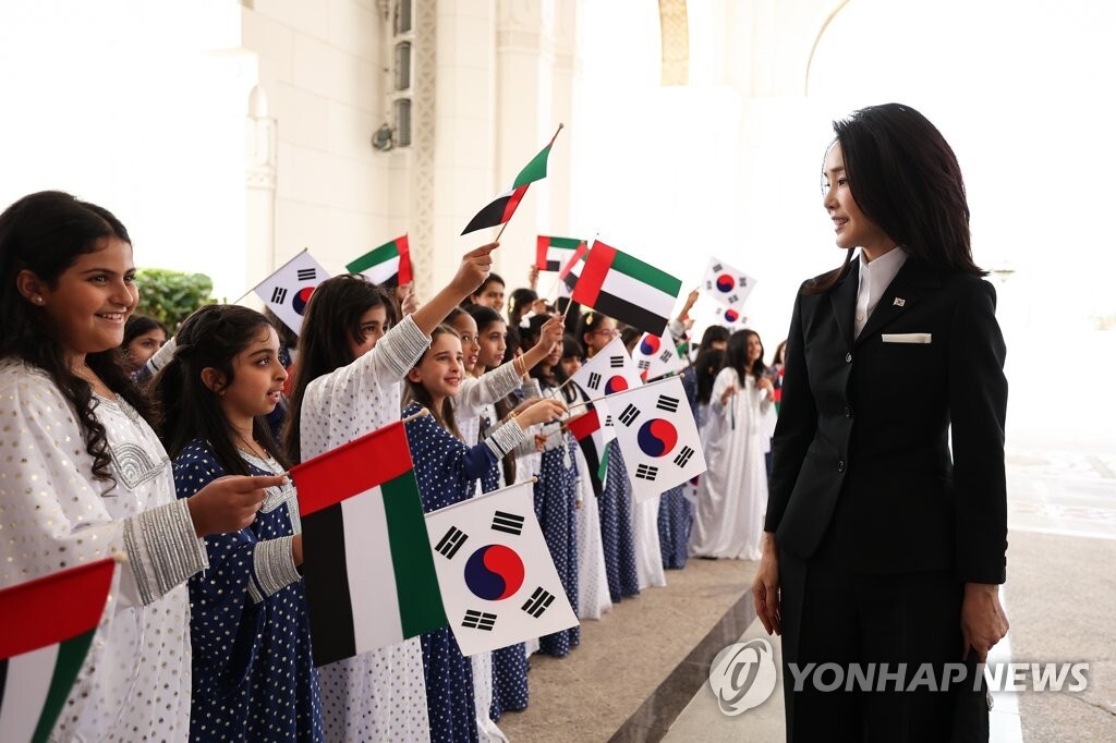 سفر رئیس جمهوری کره جنوبی و همسرش به امارات (عکس)