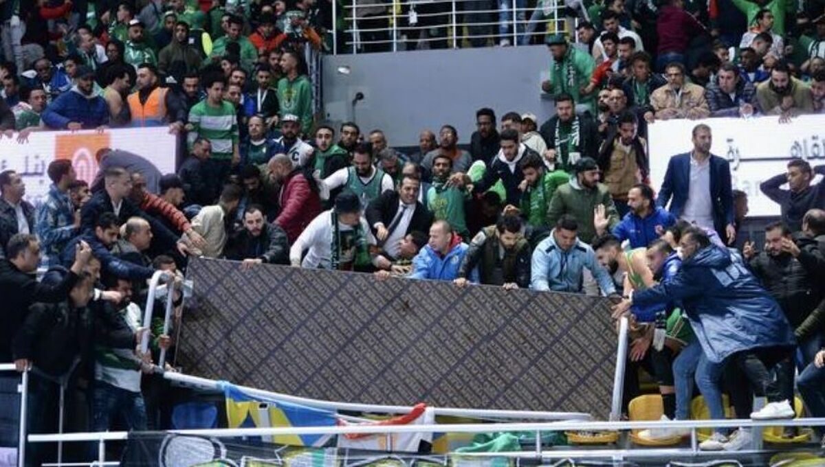 مصر/ مصدومیت ۲۷ نفر در حادثه ریزش سکوی هواداران بسکتبال (+فیلم)