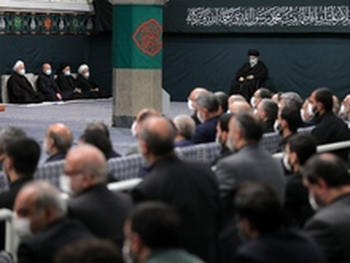 عزاداری شب شهادت حضرت فاطمه‌زهرا(س) با حضور مقام معظم رهبری (عکس)