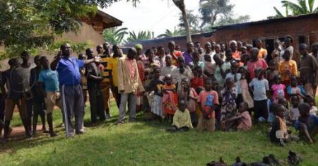 کشاورز اوگاندایی با ۱۲ همسر، ۱۰۲ فرزند و ۵۶۸ نوه! (+عکس) کشاورز اوگاندایی با ۱۲ همسر، ۱۰۲ فرزند و ۵۶۸ نوه! (+عکس)