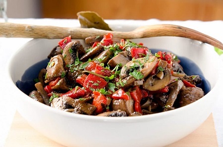 طرز تهیه ترشی قارچ و فلفل دلمه ای فوق العاده آسان و خوشمزه