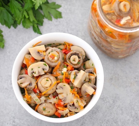 طرز تهیه ترشی قارچ و فلفل دلمه ای فوق العاده آسان و خوشمزه