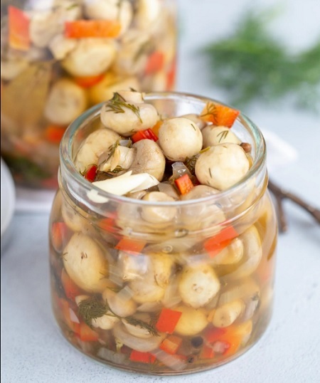 طرز تهیه ترشی قارچ و فلفل دلمه ای فوق العاده آسان و خوشمزه
