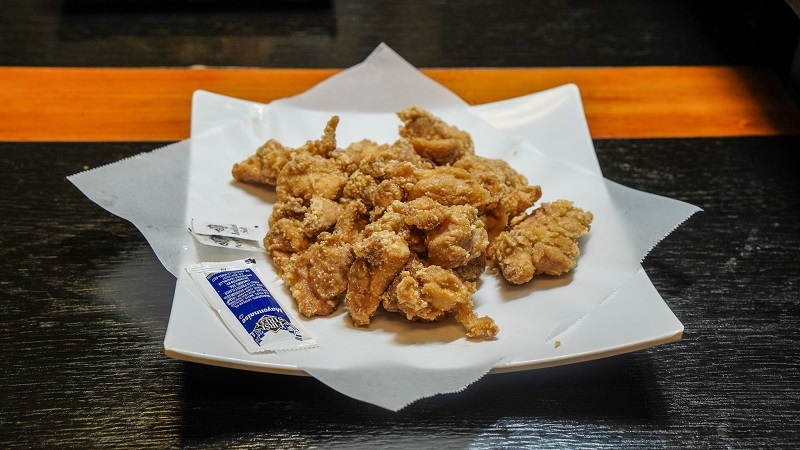 مرغ سوخاری سنتی پرطرفدار ژاپن که رستوران کِی‌اِف‌سی را به تعطیلی کشاند (+عکس)