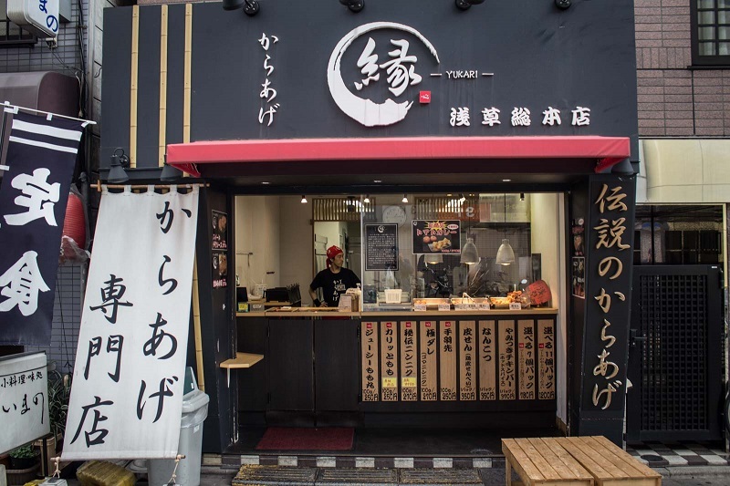 مرغ سوخاری سنتی پرطرفدار ژاپن که رستوران کِی‌اِف‌سی را به تعطیلی کشاند (+عکس)