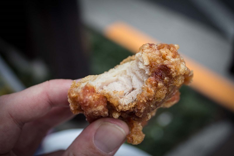 مرغ سوخاری سنتی پرطرفدار ژاپن که رستوران کِی‌اِف‌سی را به تعطیلی کشاند (+عکس)