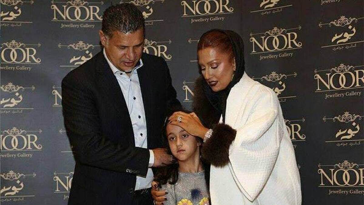 روزنامه شرق: جنجال سفر همسر و دختر علی دایی / یک پرواز و این همه ابهام؟