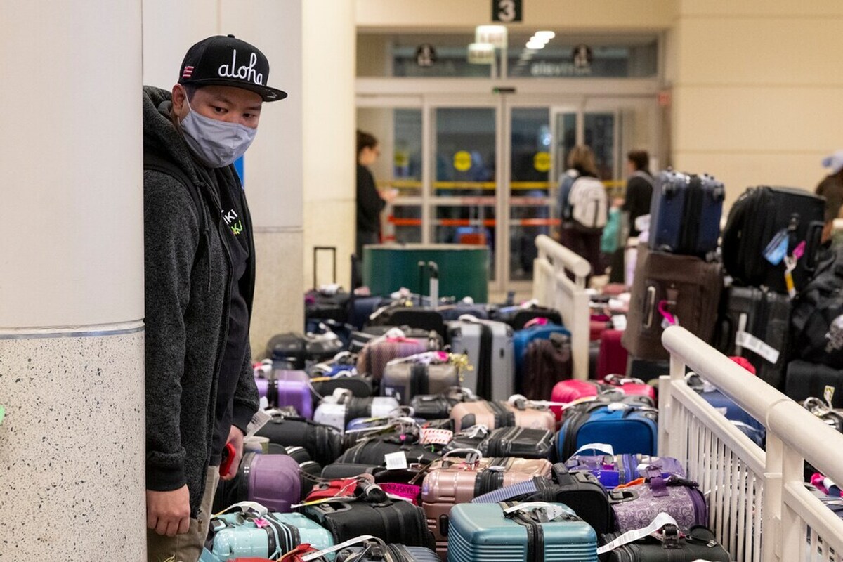 طوفان زمستانی آمریکا/ چمدان‌های گم شده در فرودگاه‌ها