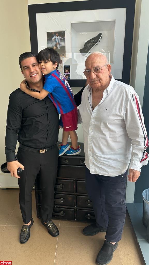 مهاجرانی کفش مارادونا روی دیوار خانه مربی سرشناس فوتبال ایران (عکس)