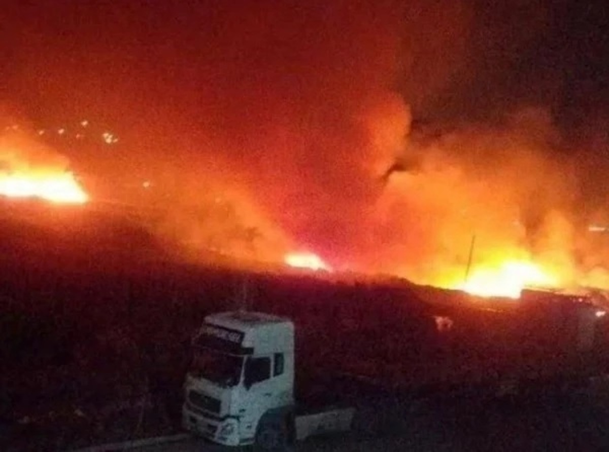 المیادین: سه کامیون حامل مواد غذایی ایران در مرز سوریه هدف حمله پهپادی قرار گرفتند/ حمله، خسارات جانی نداشته