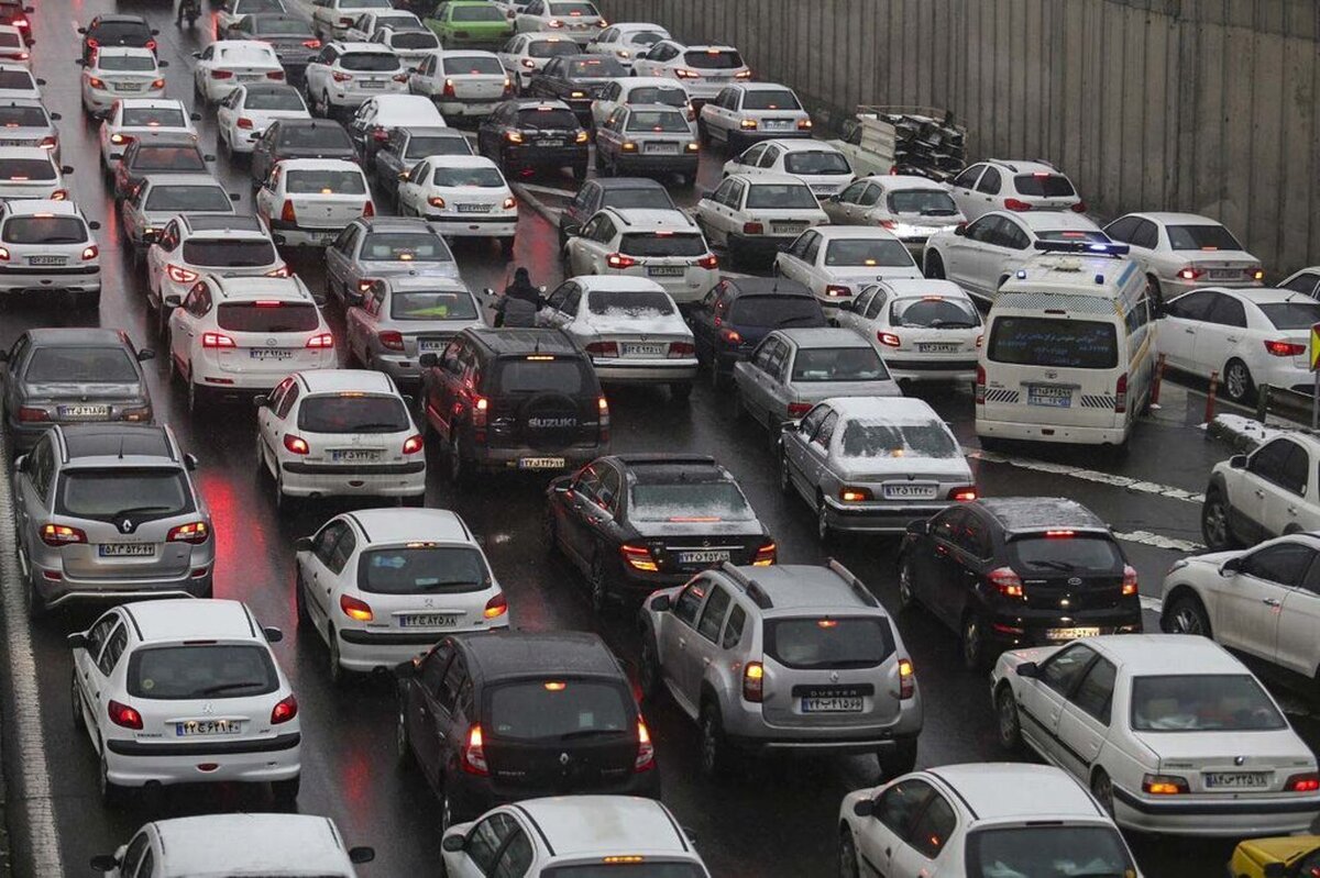 وضعیت ترافیک خیابان‌های اصلی تهران در صبح روز برفی (عکس)