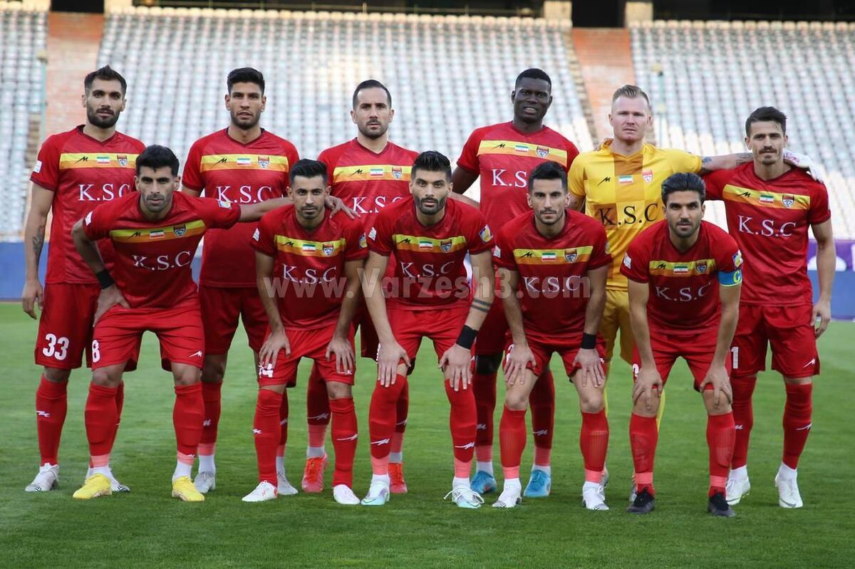 بازیکنان فولاد پاداش برد مقابل پرسپولیس را به زلزله زدگان خوی تقدیم کردند