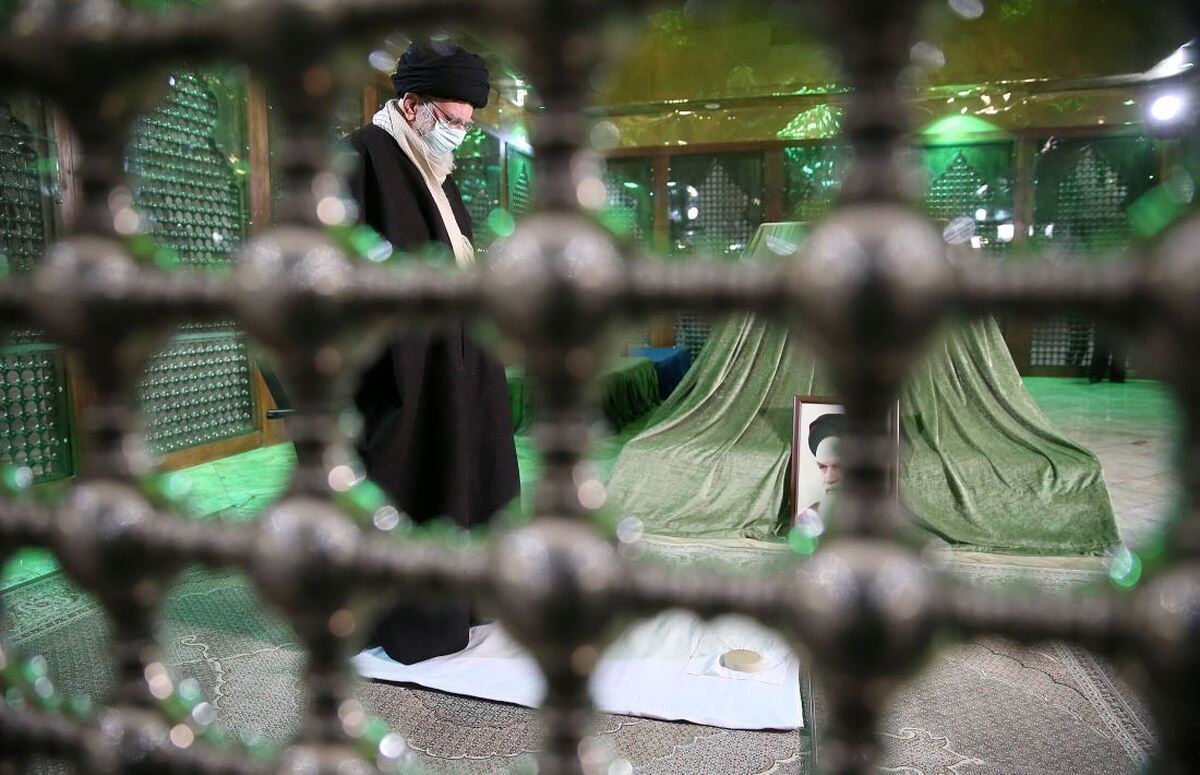 حضور مقام معظم رهبری در حرم امام و گلزار شهدای بهشت زهرا