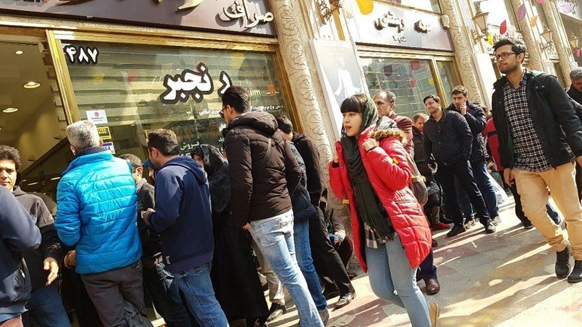 اخطار بانک مرکزی به صرافی‌ها: بی‌دلیل از خرید و فروش ارز خودداری نکنید