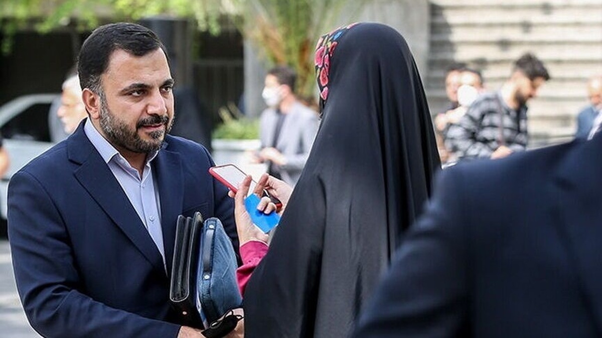 وزیر ارتباطات: پلتفرم های خارجی برای ادامه فعالیت در ایران باید قوانین را رعایت کنند/ این تصمیم را شورای امنیت ملی با حضور قوای سه گانه گرفته است