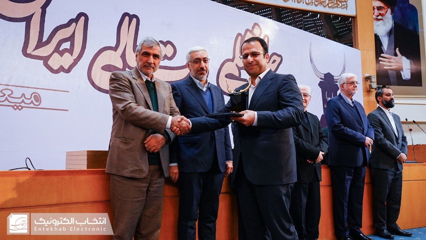 تندیس زرین جایزه ملی مدیریت مالی ایران به گروه صنعتی انتخاب الکترونیک تعلق گرفت تندیس زرین جایزه ملی مدیریت مالی ایران به گروه صنعتی انتخاب الکترونیک تعلق گرفت