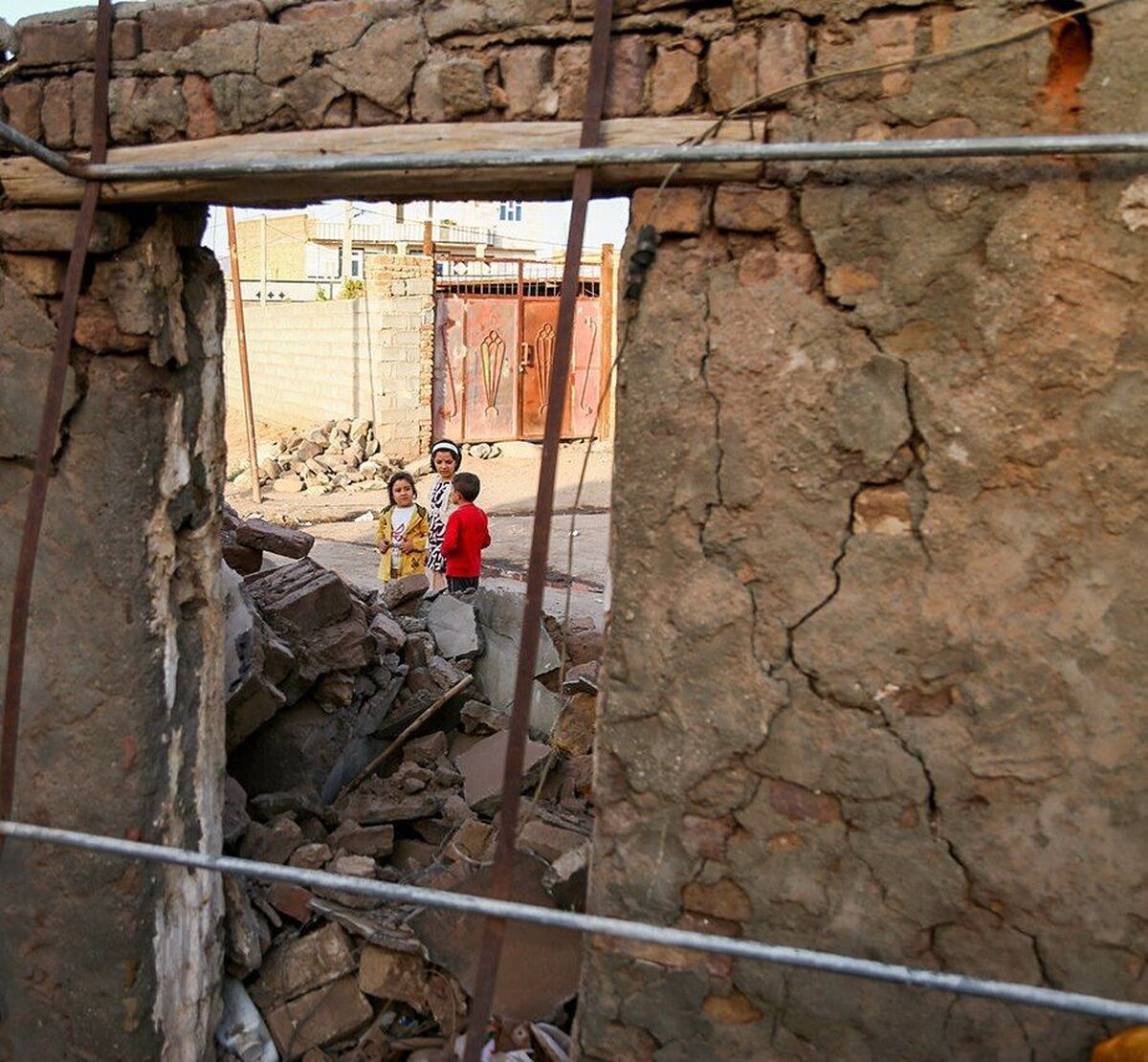 ۵ مدرسه بر اثر زلزله خوی آسیب جدی دیده است