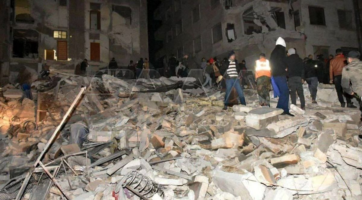 ببینید | بیرون کشیدن یک کودک از زیر آوار زلزله در ترکیه