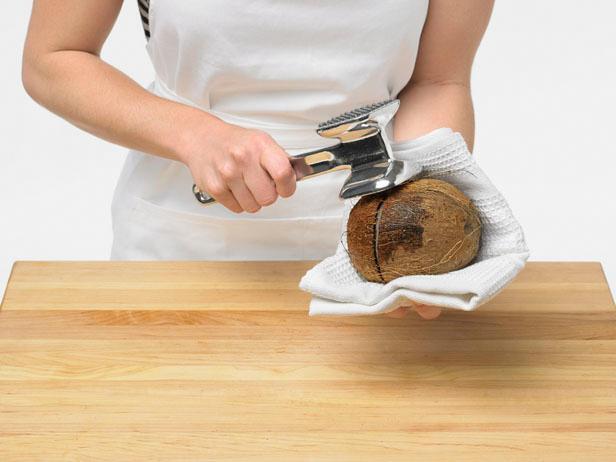 چطور نارگیل را بشکنیم (+عکس) چطور نارگیل را بشکنیم (+عکس)