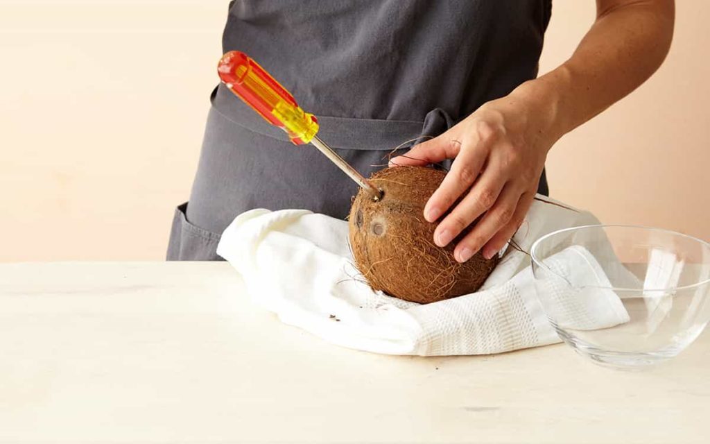 چطور نارگیل را بشکنیم (+عکس) چطور نارگیل را بشکنیم (+عکس)