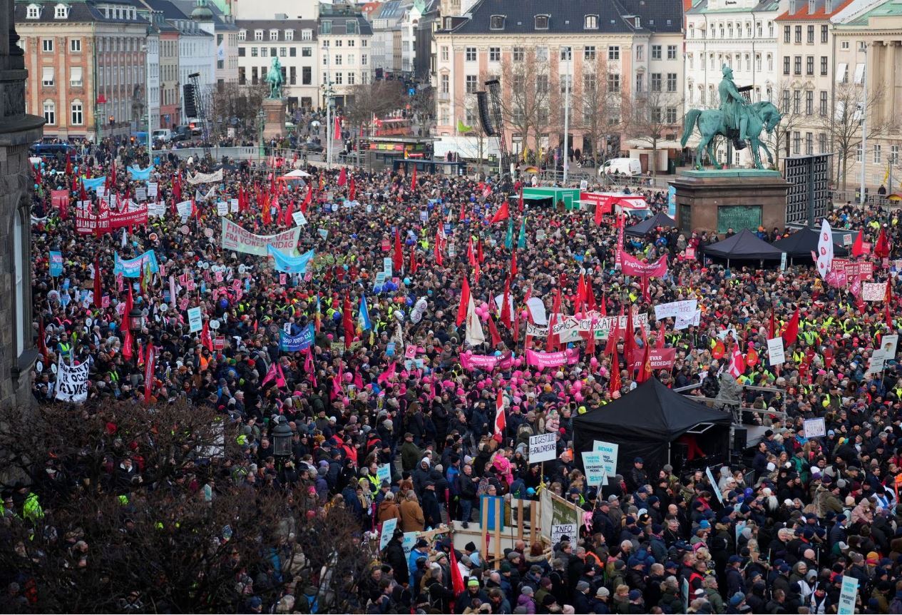 هزاران دانمارکی به لغو تعطیلات اعتراض کردند هزاران دانمارکی به لغو تعطیلات اعتراض کردند