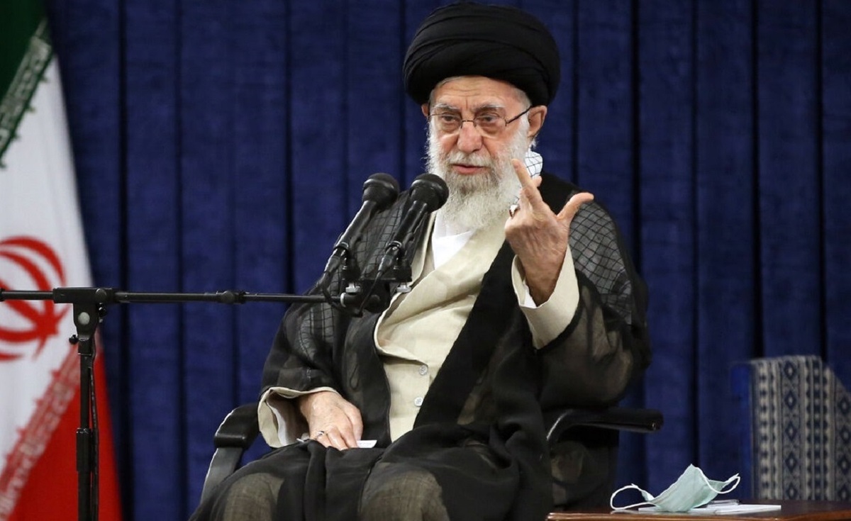 مقام معظم رهبری: بعضی‌ها انقلابی‌اند ولی انقلابی نمی‌مانند