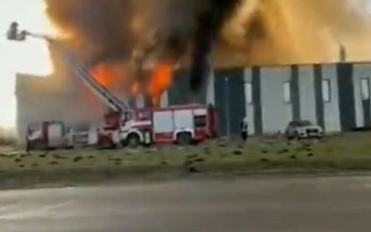 ببینید | آتش‌سوزی در مرکز ساخت پهپاد آمریکا در لتونی
