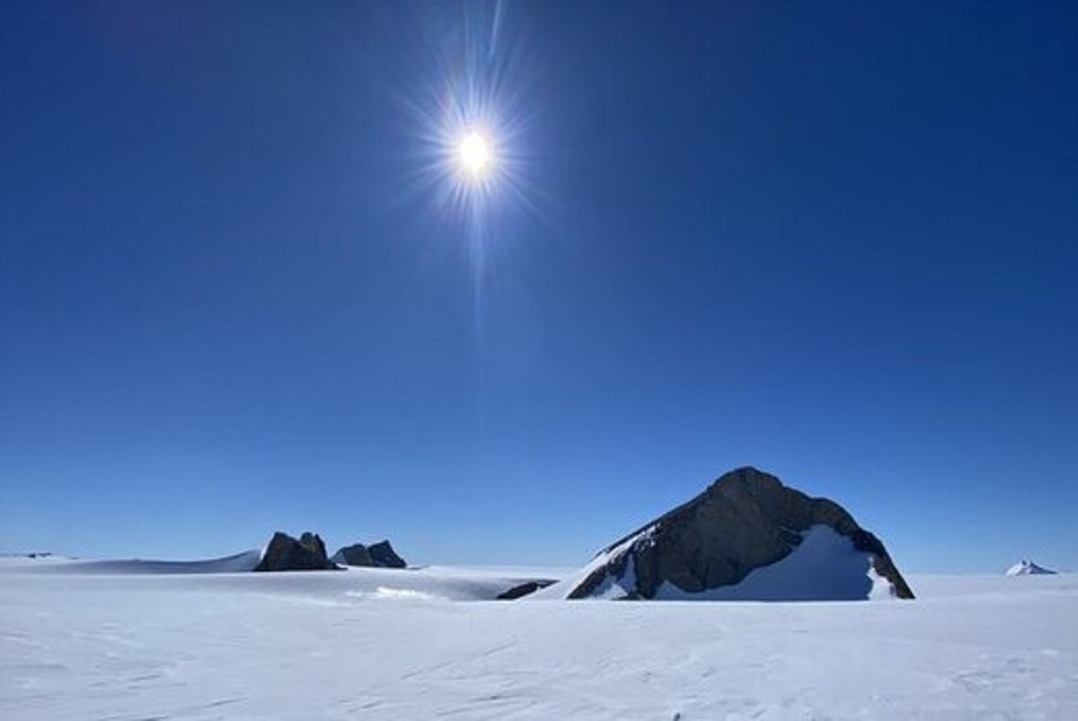 کشف یک شهاب سنگ بزرگ در قطب جنوب (+عکس)