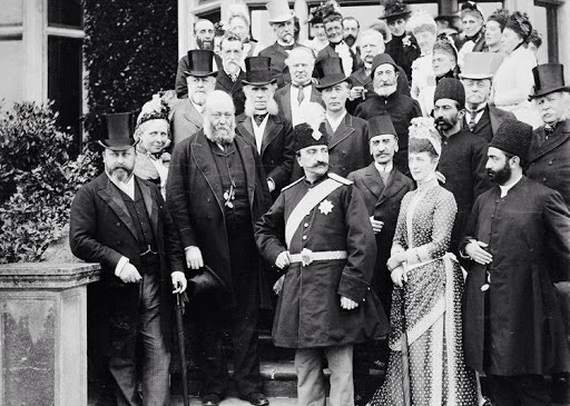 ناصرالدين‌شاه در تختخواب ماری لوئيز!