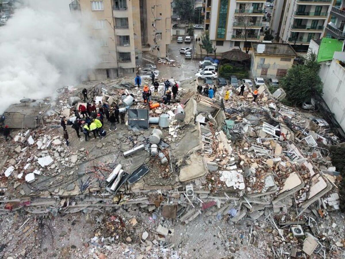 نجات خانواده ۶ نفره از زیر آوار در ترکیه پس از ۱۰۱ ساعت
