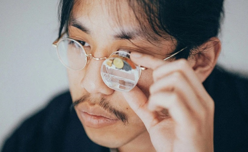 مانکل؛ کوچکترین دستگاه واقعیت افزوده جهان که روی عینک معمولی نصب می شود