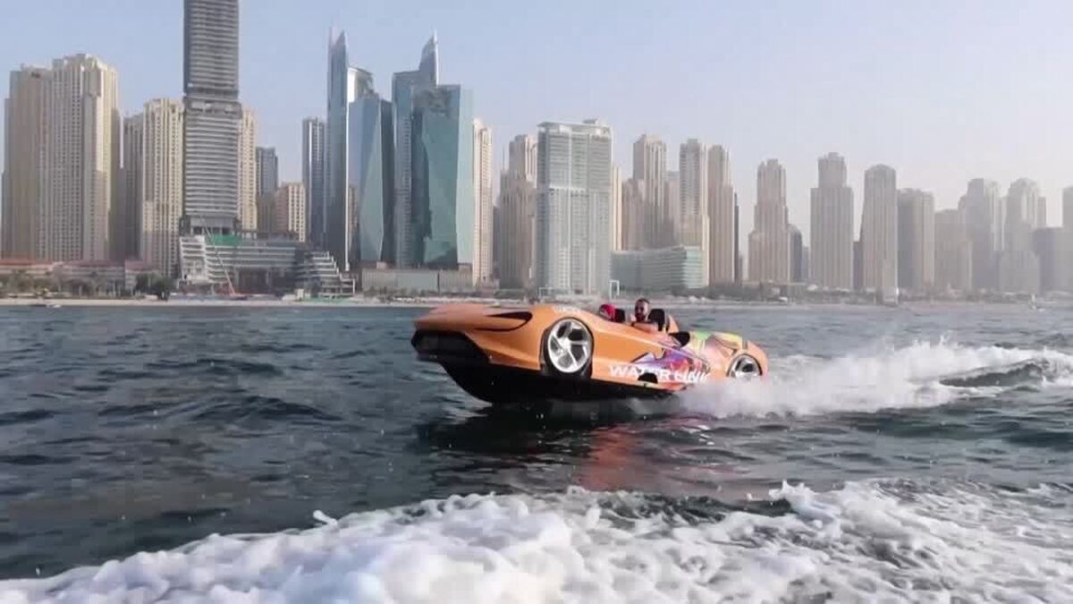 ببینید| رانندگی با خودرو جت‌های لوکس در دبی روی آب
