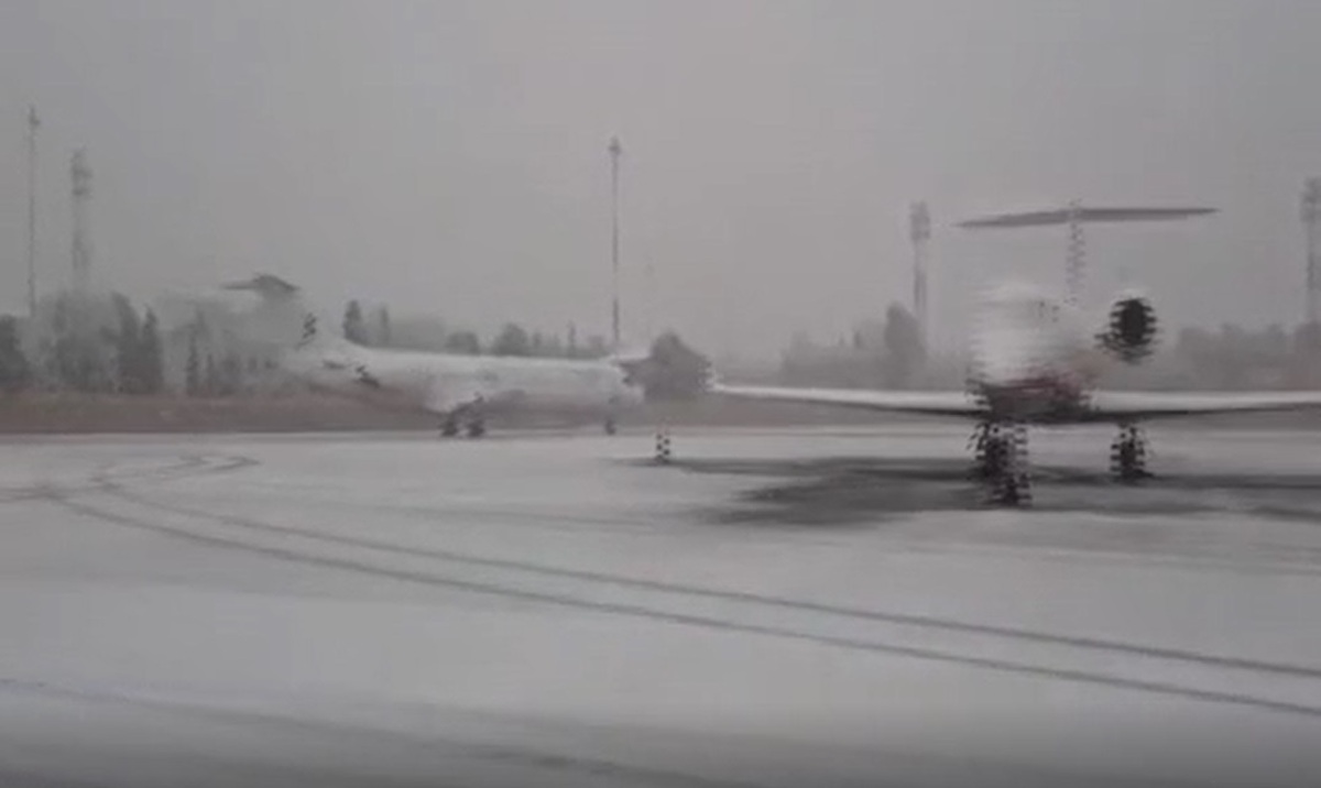 ببینید | روز برفی فرودگاه مهرآباد