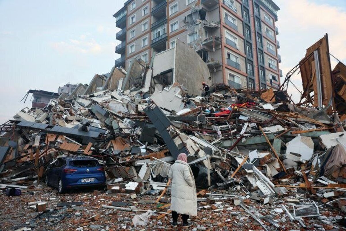 ببینید | سقوط دو آپارتمان بلند دیگر در ترکیه ۶ روز پس از زلزله