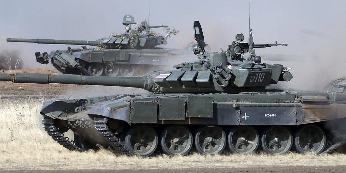 ببینید | صحنه‌هایی از انهدام دو تانک روسی با مین‌های ضدتانک