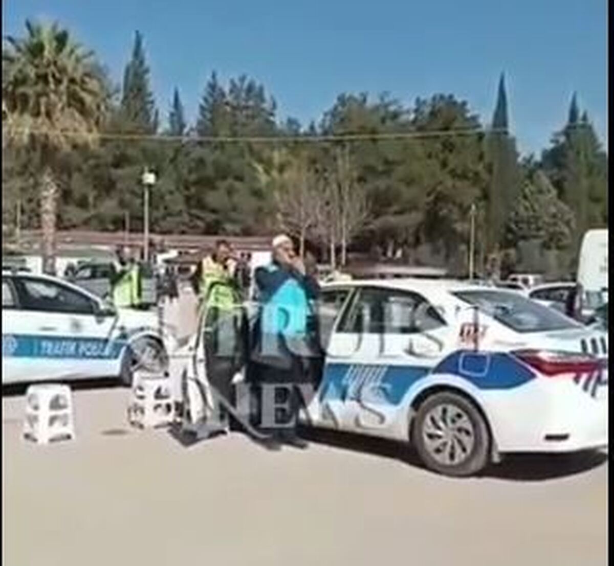 ببینید | پخش اذان توسط ماشین پلیس در مناطق زلزله‌زده ترکیه