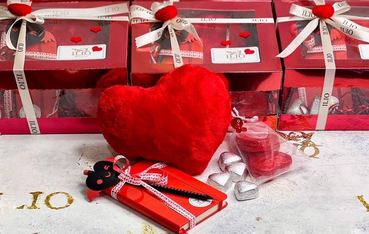 قیمت‌های عجیب در روز عشاق؛ خرس ولنتاین به قیمت ۲۵ گرم طلا/ سبد رز ۱۰۰۰ شاخه؛ ۷۵ میلیون تومان!