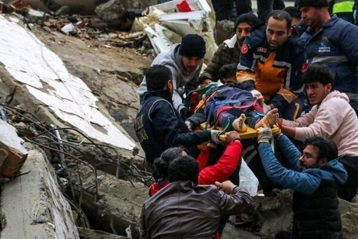 نجات پیرمرد ۷۷ ساله ۲۱۲ ساعت پس از زلزله در ترکیه