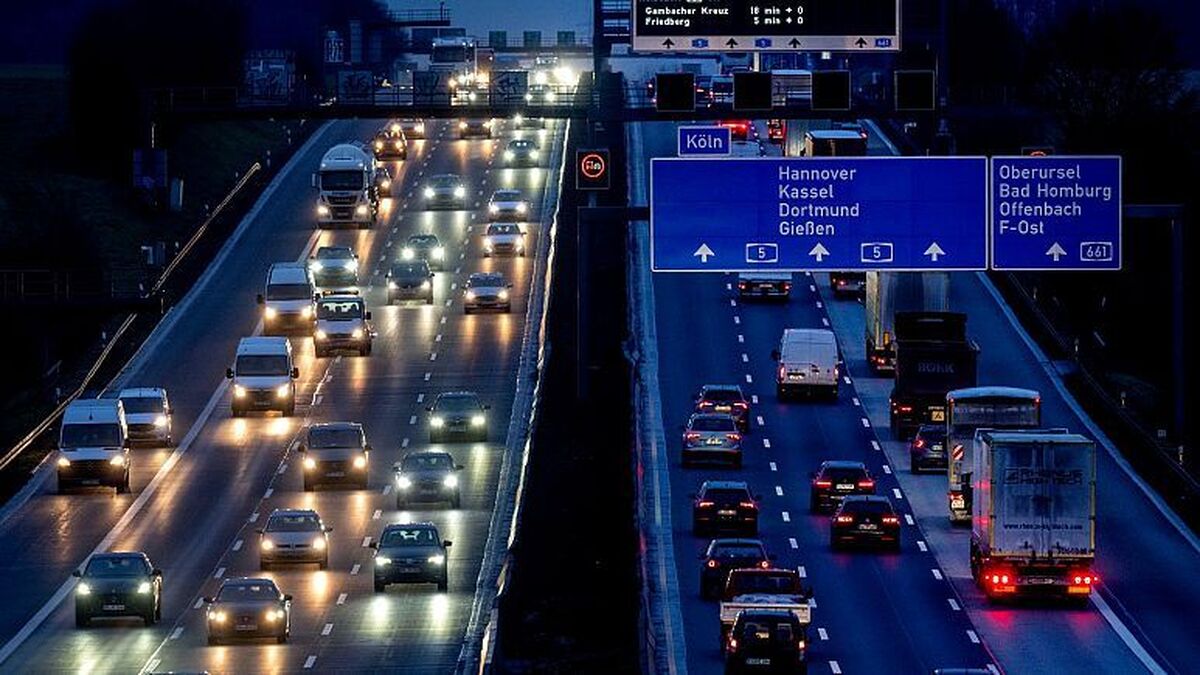 اتحادیه اروپا: ممنوعیت تولید خودرو بنزینی از سال ۲۰۳۵