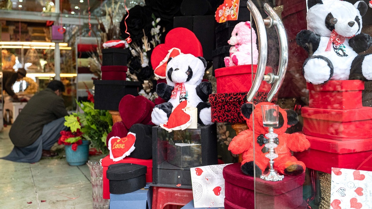 ممنوعیت ولنتاین توسط طالبان: جشن کفار است / گشتی های مسلح طالبان علیه ولنتاین/ گلفروش های کابل بی مشتری ماندند ممنوعیت ولنتاین توسط طالبان: جشن کفار است / گشتی های مسلح طالبان علیه ولنتاین/ گلفروش های کابل بی مشتری ماندند