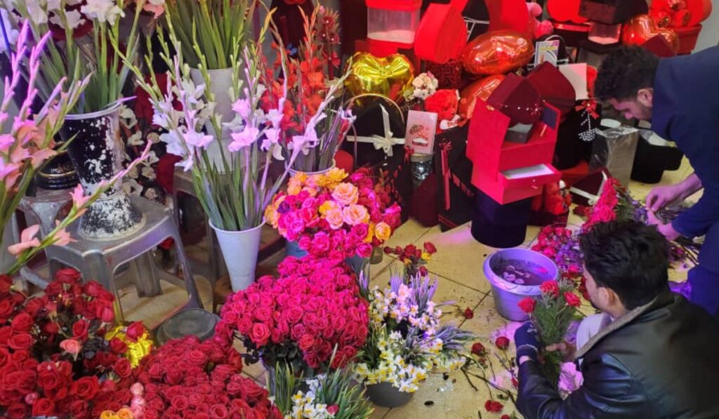 ممنوعیت ولنتاین توسط طالبان: جشن کفار است / گشتی های مسلح طالبان علیه ولنتاین/ گلفروش های کابل بی مشتری ماندند ممنوعیت ولنتاین توسط طالبان: جشن کفار است / گشتی های مسلح طالبان علیه ولنتاین/ گلفروش های کابل بی مشتری ماندند