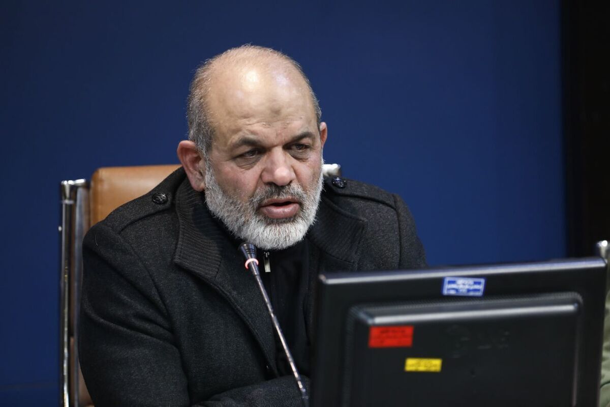  
وزیر کشور: بازگشایی جاده های برفی چهارمحال و بختیاری تا 2 روز آینده