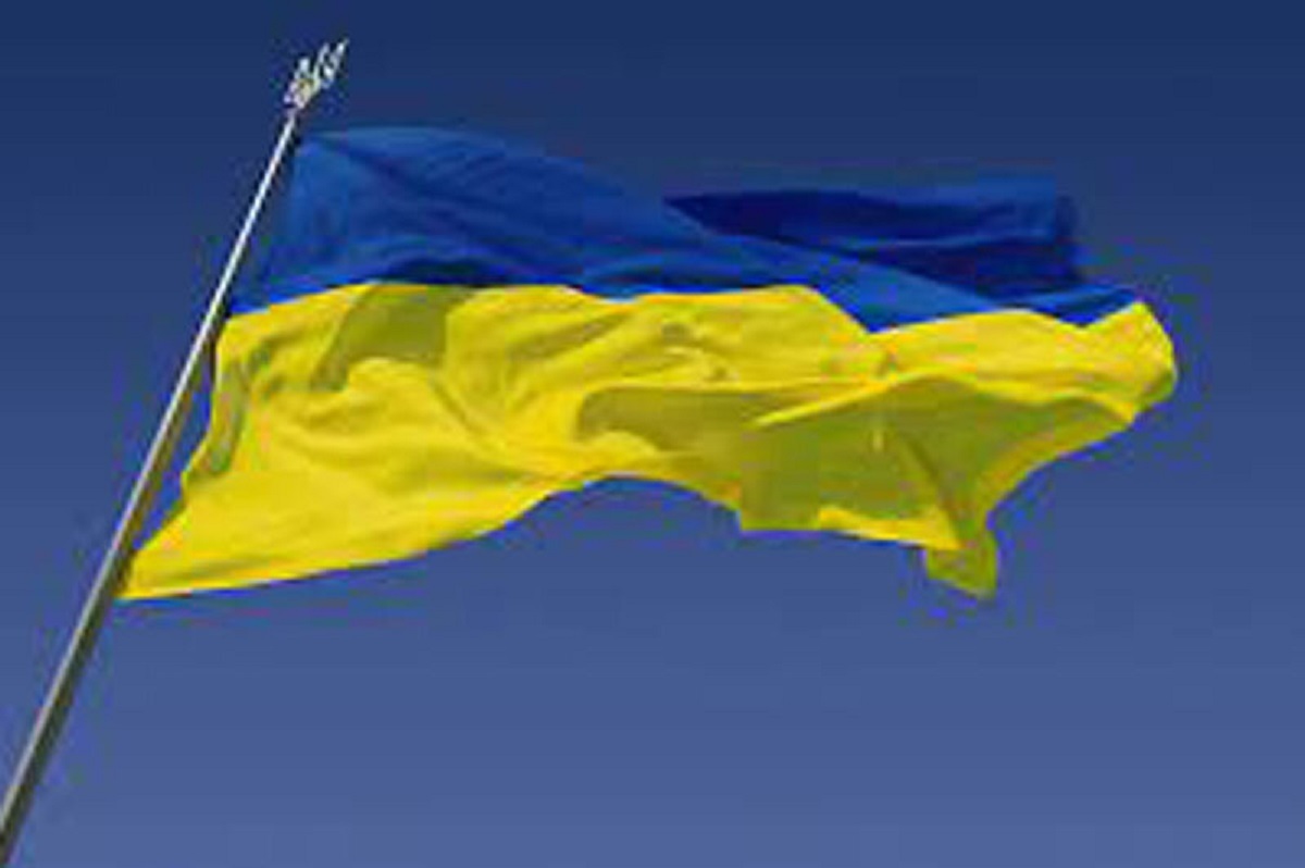 ببینید | اهتزار پرچم اوکراین هنگام مسابقه سپاهان با زنیت روسیه