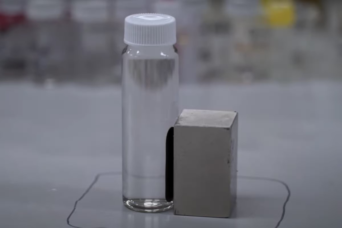 محلول مغناطیسی برای حذف مواد شیمیایی ماندگار از آب در چند ثانیه